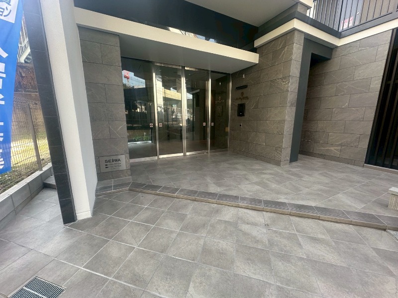 26/30 エントランス