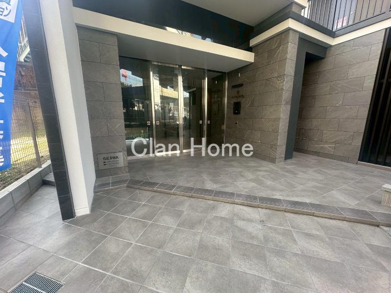 26/30 エントランス