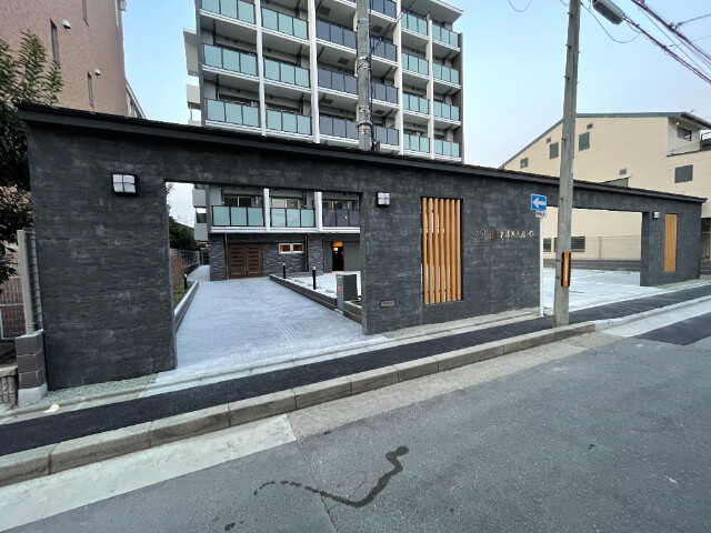 23/25 エントランス