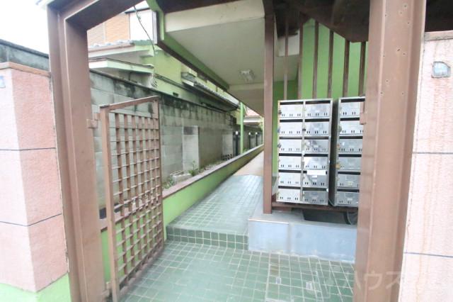 28/30 エントランス