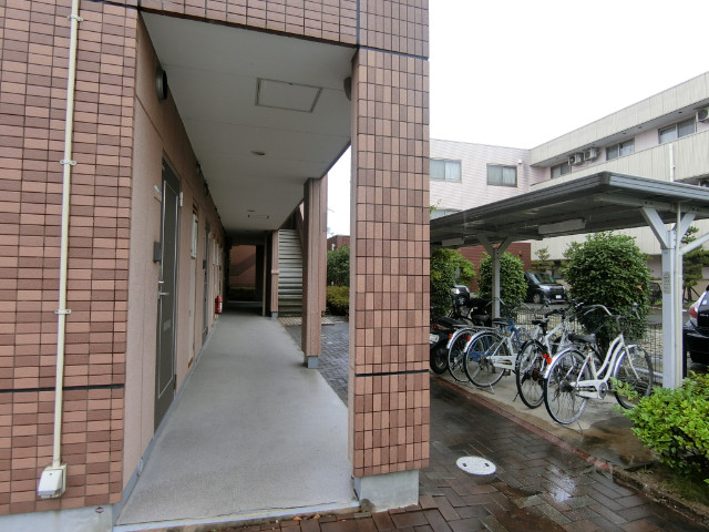 27/30 エントランス