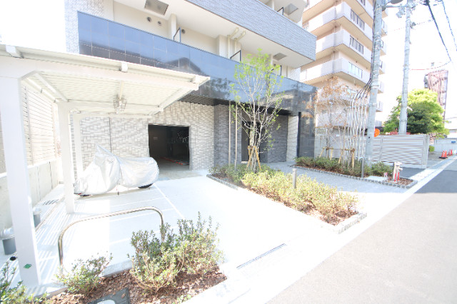 27/30 エントランス