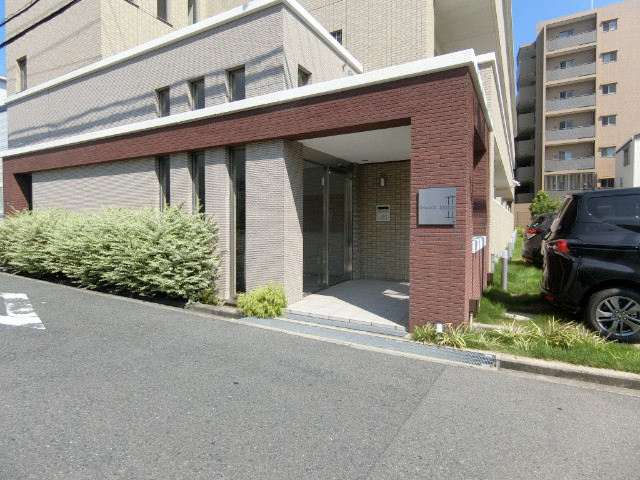 27/30 エントランス