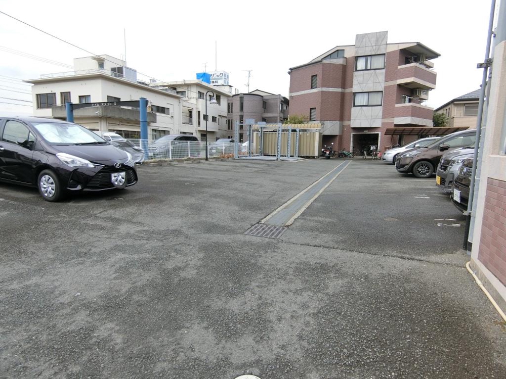27/30 駐車場