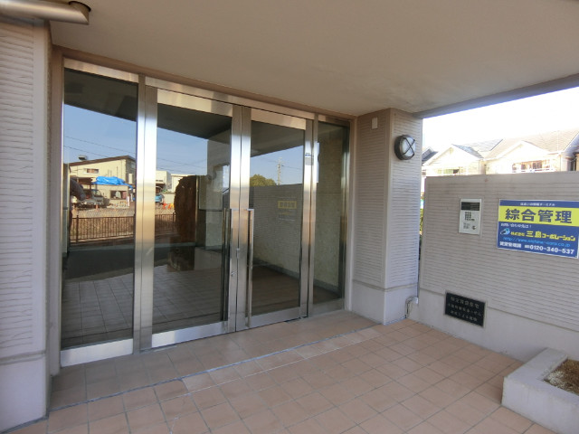 23/30 エントランス