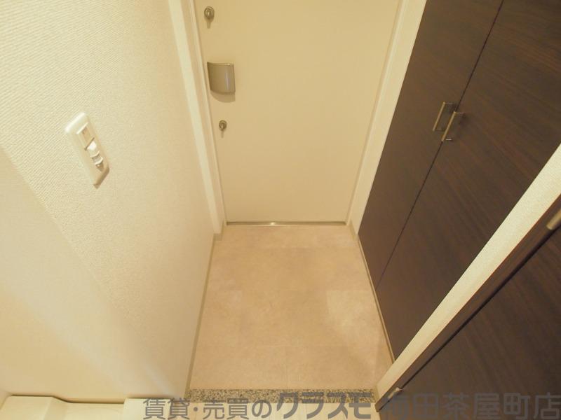 19/30 玄関
