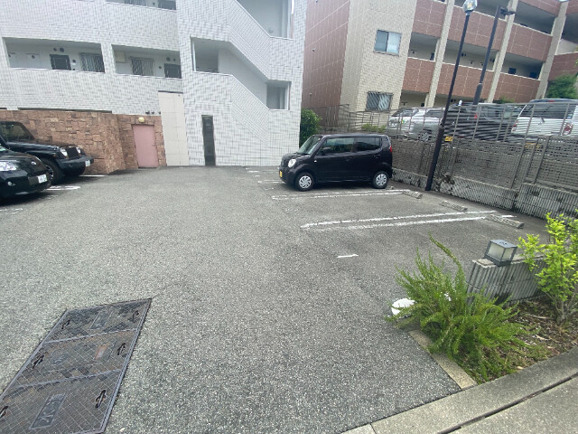 26/30 駐車場