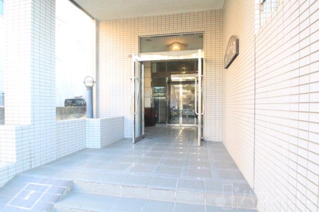 27/30 エントランス