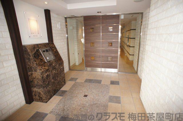 28/30 エントランス