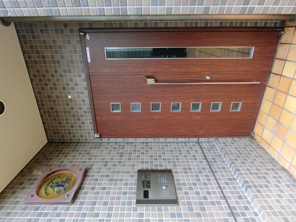 27/30 エントランス