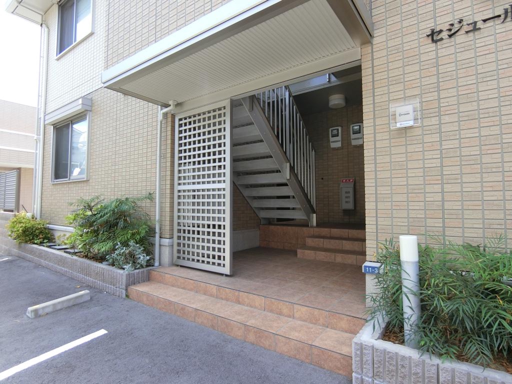 25/30 エントランス