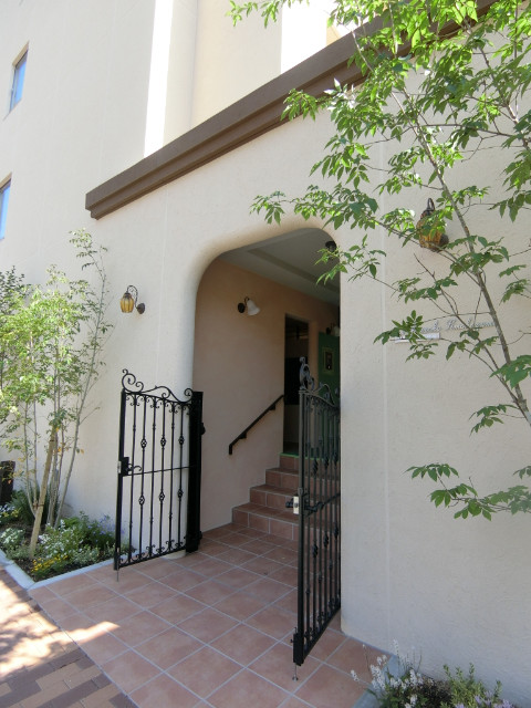 23/30 エントランス