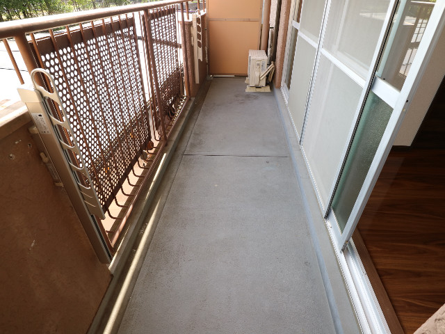 16/28 バルコニー
