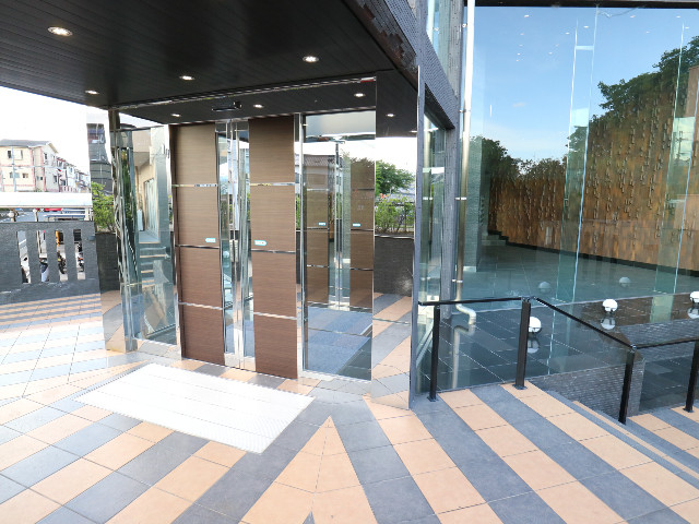 25/28 エントランス