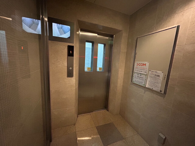 21/22 エントランス