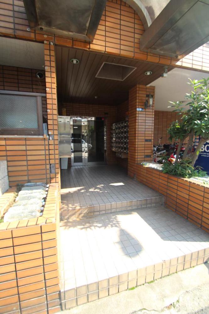 26/30 エントランス