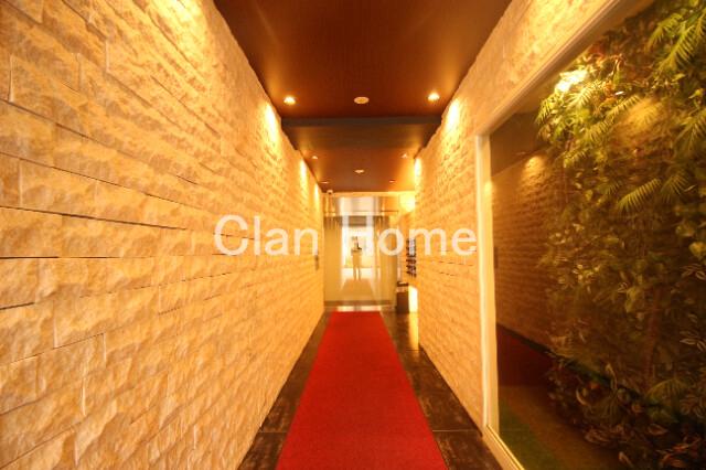 28/30 エントランス