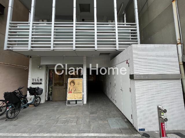 27/30 エントランス