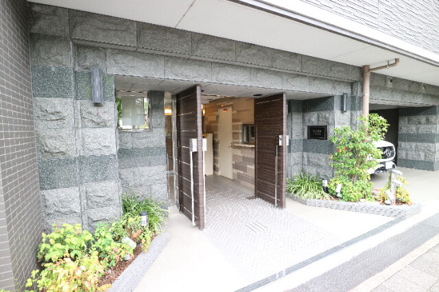 28/30 エントランス