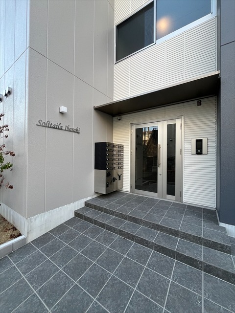 26/30 エントランス