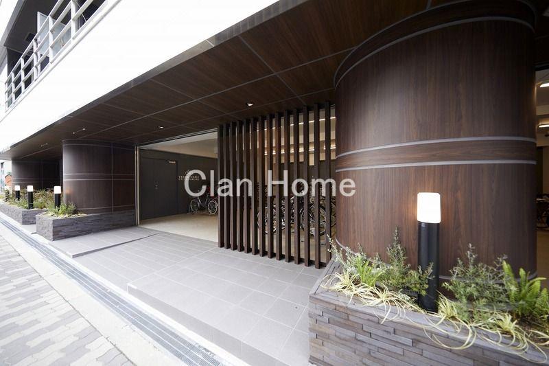 18/21 エントランス