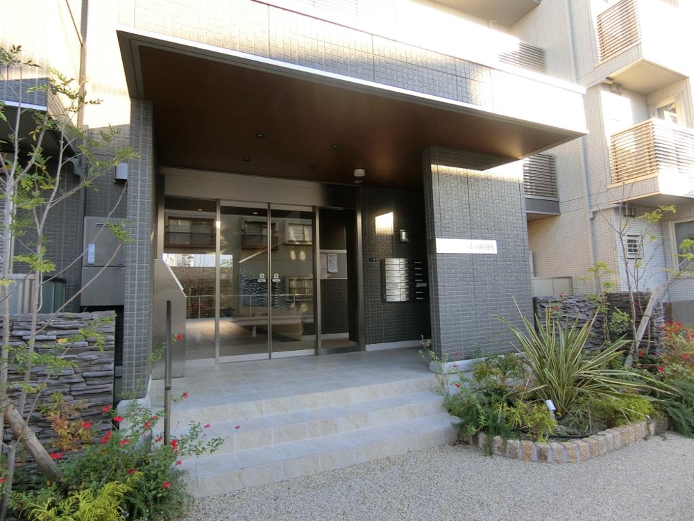 26/30 エントランス