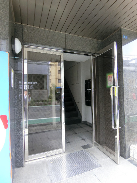 27/30 エントランス