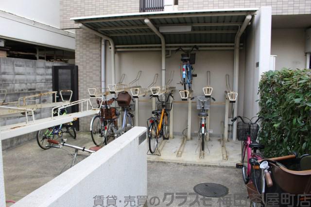 27/30 エントランス