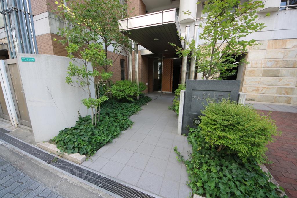 28/30 エントランス