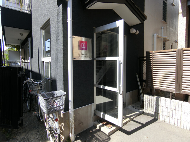 27/30 エントランス