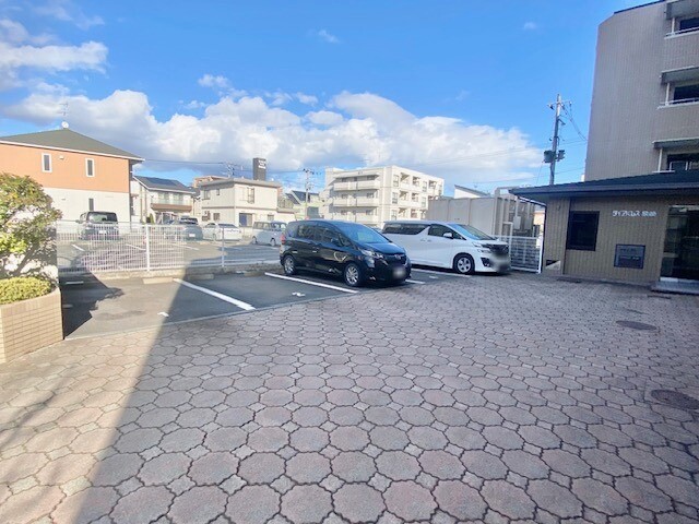27/30 駐車場