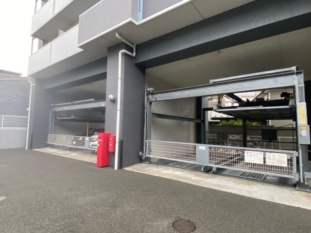 27/30 駐車場