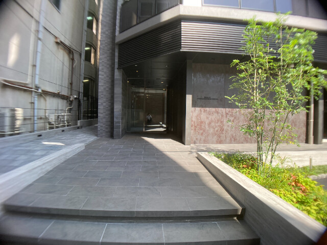 22/30 エントランス