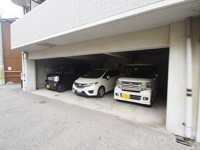 28/30 駐車場