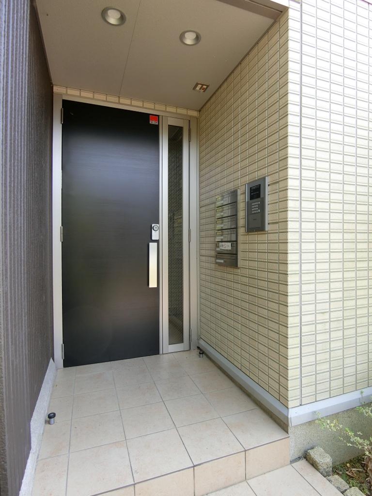 28/30 エントランス