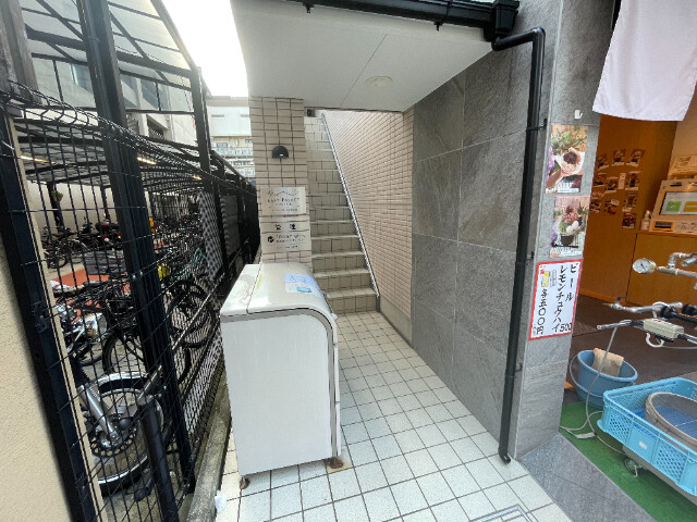 21/22 エントランス