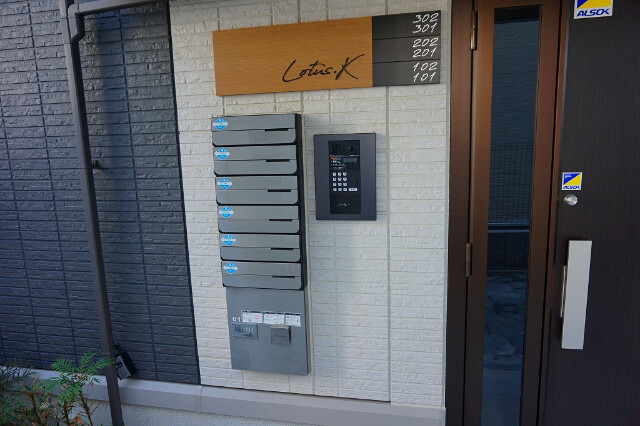 28/30 エントランス