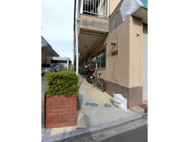 25/30 エントランス