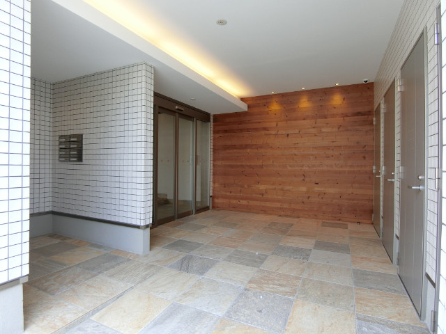 26/30 エントランス