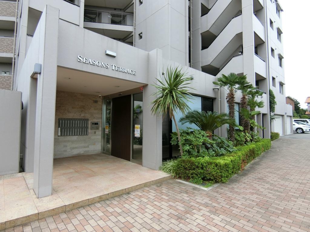 26/30 エントランス