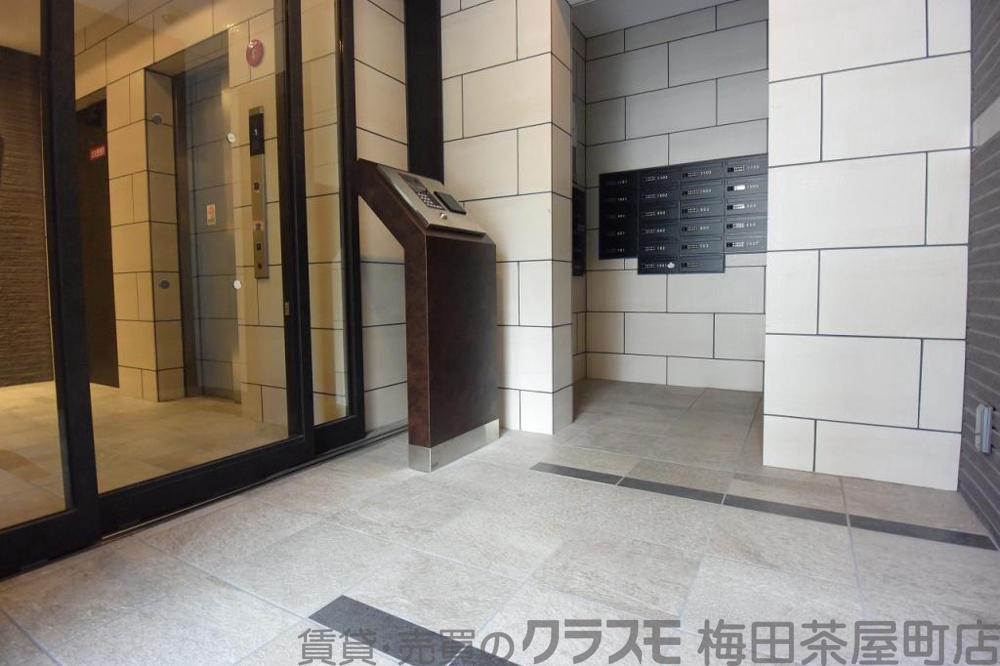 28/30 エントランス