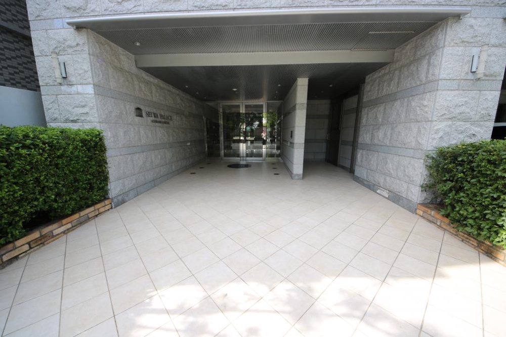 28/30 エントランス