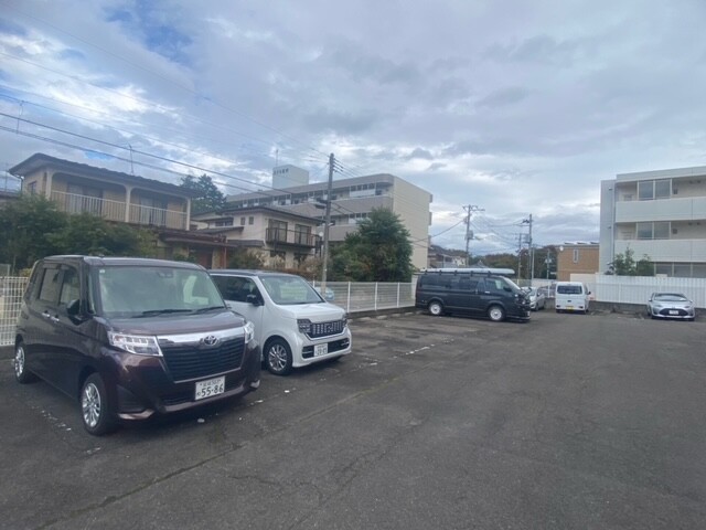 27/30 駐車場