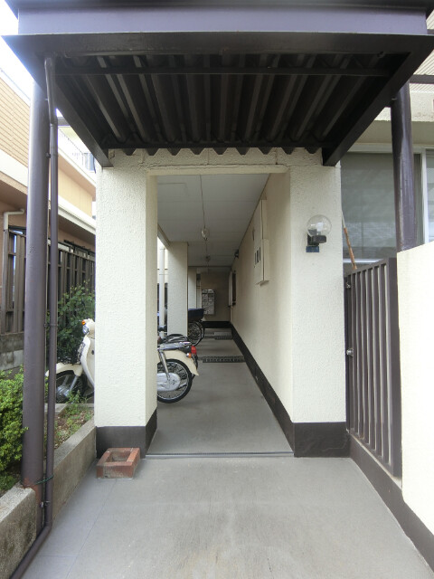 27/30 エントランス