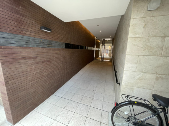 28/30 エントランス