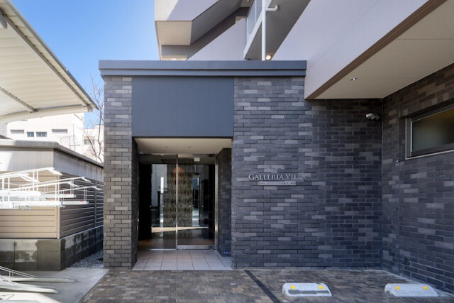 28/30 エントランス