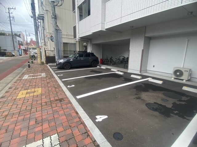 27/30 駐車場