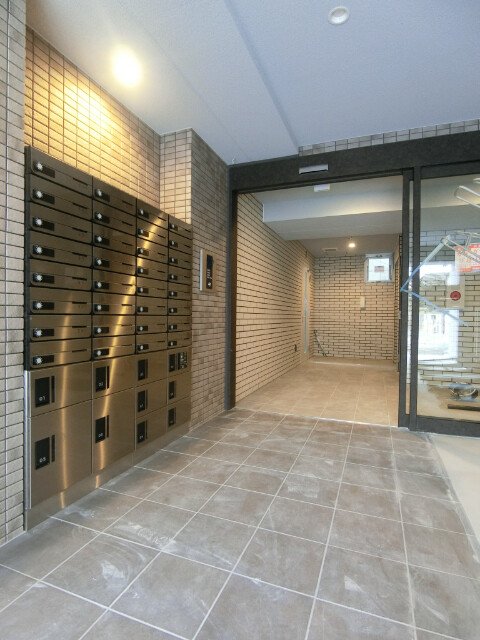 27/30 エントランス