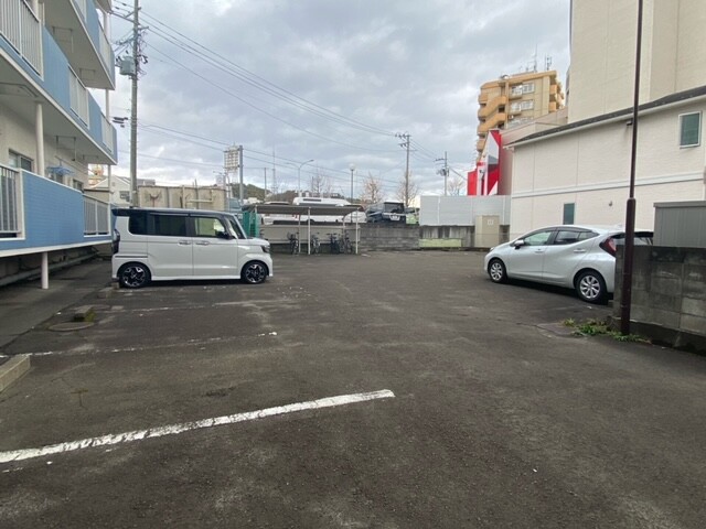 27/30 駐車場