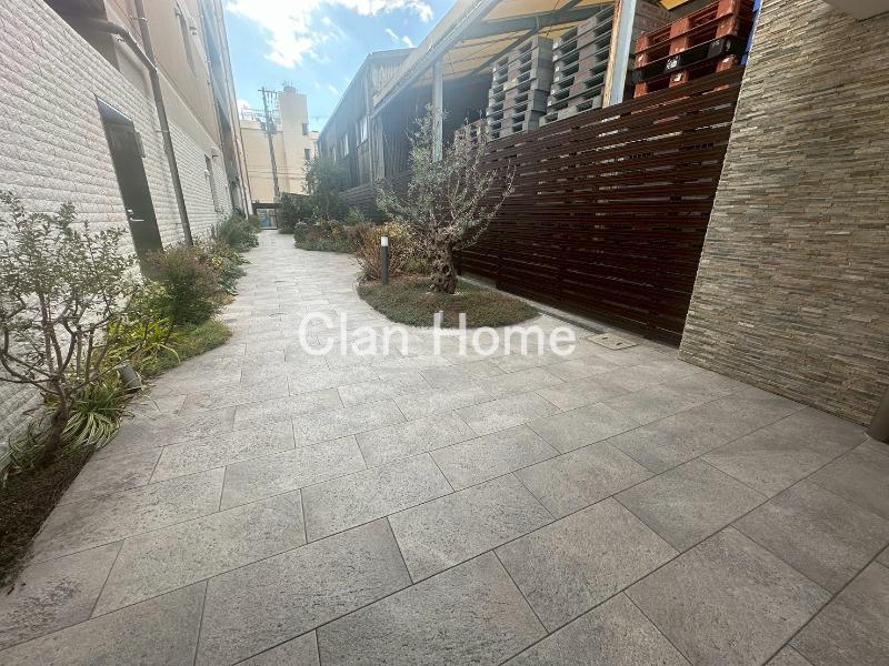 21/30 エントランス